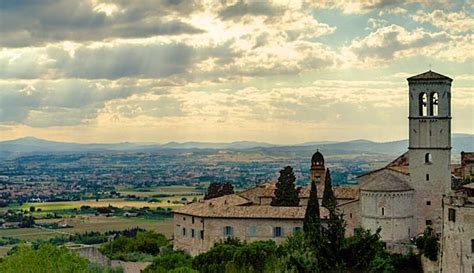 Assisi - Medieval history in the heart of Italy | Eyeflare.com