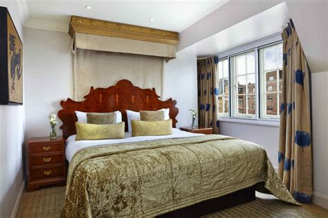 Radisson Blu Edwardian Grafton Hotel, London | AerLingusVacationStore.com