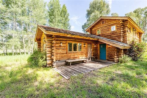 14 Pics of a Wyoming Log Cabin That Costs More Than 16 Million