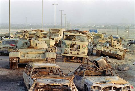 Iraqi Highway of Death, 1991 [1200x807] : r/MilitaryPorn