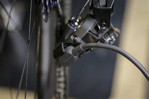 How to Charge Shimano Di2 Battery - Mr. MAMIL