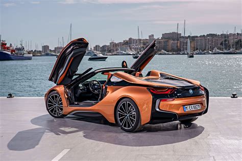 Luxusné tapety pre váš smartfón alebo počítač: BMW i8 Roadster