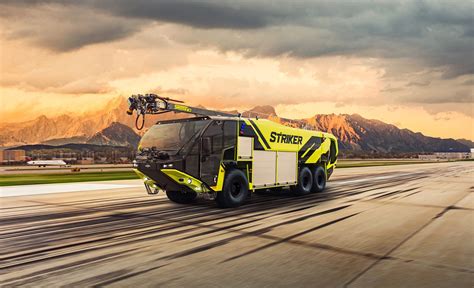 Striker® ARFF Vehicle | Oshkosh Airport Products