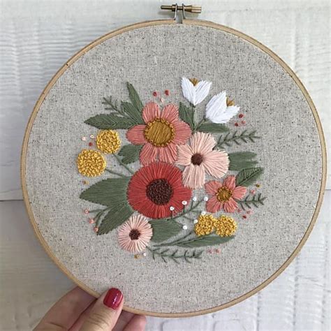 floral embroidery hoop art | Embroidery hoop art, Hand embroidery patterns, Embroidery patterns