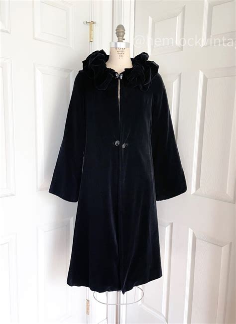 1930s black velvet ruffled collar opera coat – Hemlock Vintage Clothing