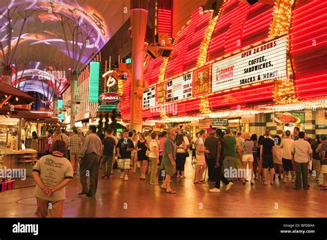 People enjoying the Las Vegas nightlife downtown on Fremont Street, Las Vegas, Nevada, USA Stock ...