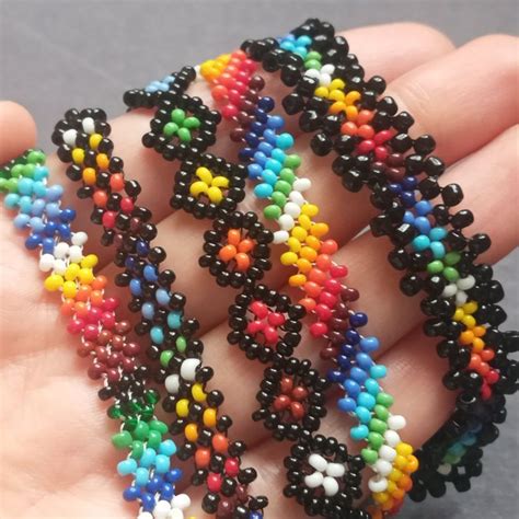How to make a colorful beaded bracelet: Tutorial/Super easy beads ...
