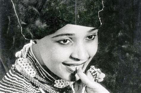 Winnie Mandela (Nelson Mandela's Wife) Age, Family, Biography & More ...