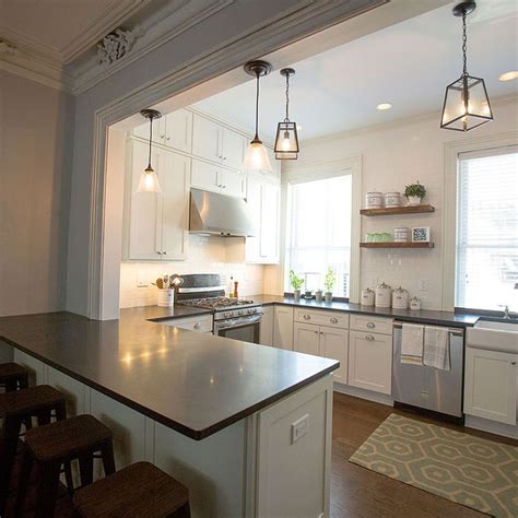 This u-shaped traditional kitchen features peninsula seating, open ...