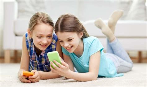 Help, My 10 Year Old Wants to Start Texting | Alpha Mom