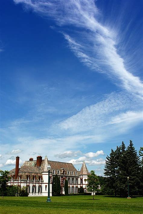 Here's where she got her undergraduate degree: Middlebury College Campus, Middlebury, Vermont ...