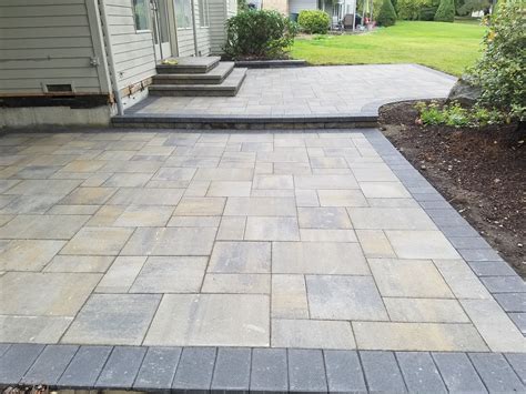 Belgard Lafitt Grana Paver Patio in Victorian with 6x9 Border in Charcoal | Patio pavers design ...