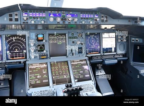 Airbus a380 cockpit hi-res stock photography and images - Alamy