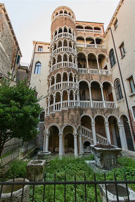 Pictures of Houses in Venice, Italy