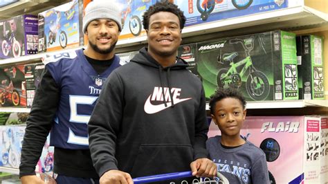 Titans Players Host Holiday Events in Nashville