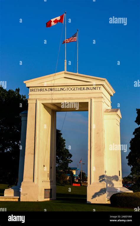 Peace arch border crossing hi-res stock photography and images - Alamy