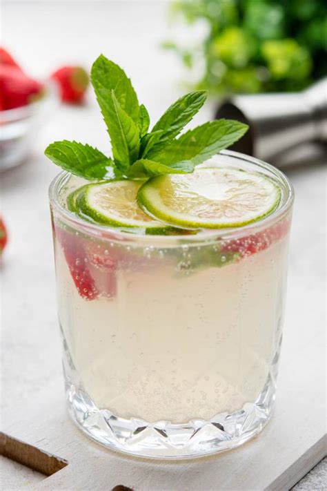 Keto Cocktail – BEST Low Carb Keto Rum Alcoholic Drink Recipe – Sparkling Strawberry Lime Rum ...