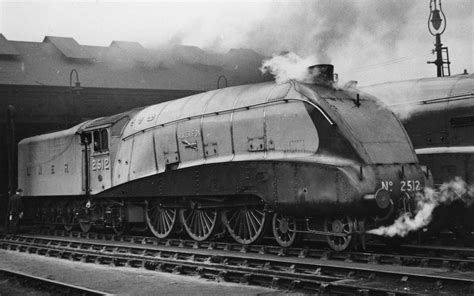 LNER 2512 CLASS A4.SILVER FOX with centre mounted NAME DETAIL. in 2020 | Steam trains uk, Train ...