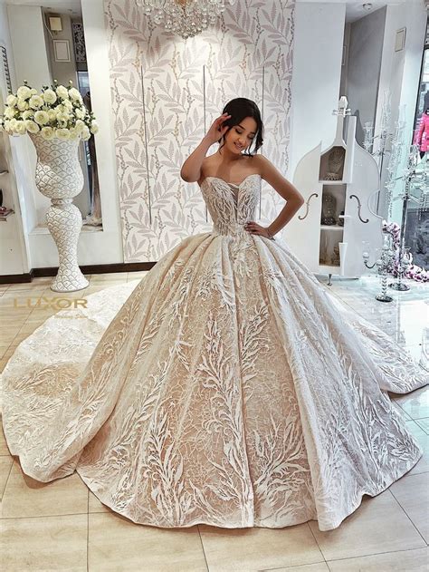 Amazing | Royal ball gowns, Sell dresses, Casual wedding dress