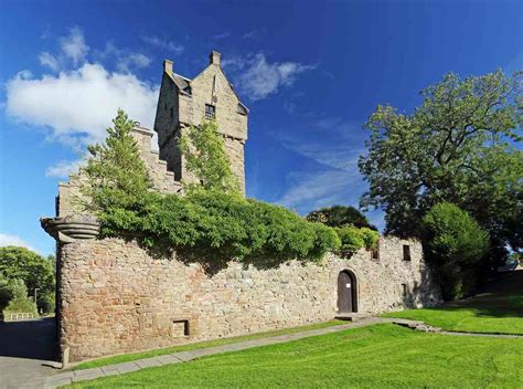 3 Best Castles to Visit in Dundee - Historic European Castles