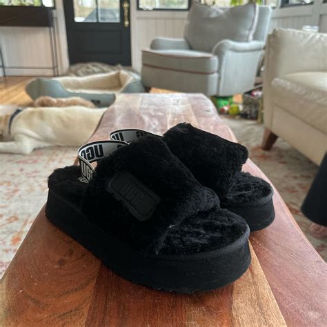 UGG Women's Black and White Sandals | Depop