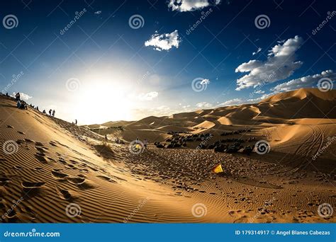 Awesome Sunset in the Sahara Desert. Stock Image - Image of loneliness, middle: 179314917