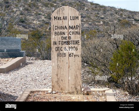 Tombstone cemetery hi-res stock photography and images - Alamy