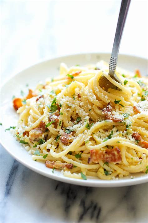 Spaghetti Carbonara - Damn Delicious