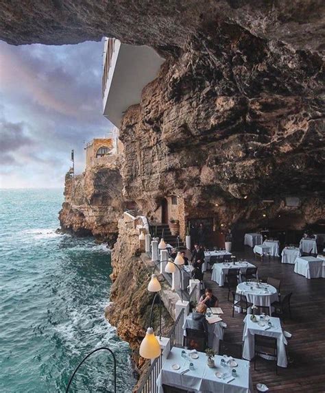 This seaside restaurant in Italy that’s been built into the cliff - interestingasfuck Italy ...