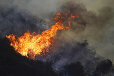 Getty Fire: Getty Center was designed to be fire resistant, expert says ...