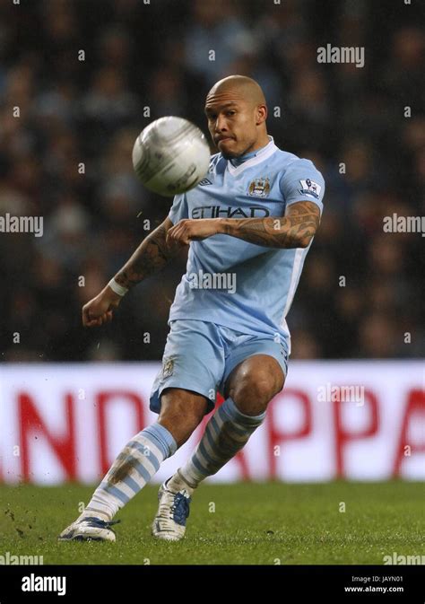 NIGEL DE JONG MANCHESTER CITY FC MANCHESTER CITY FC ETIHAD STADIUM ...