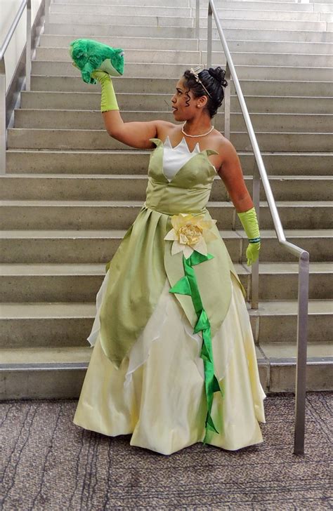 Tiana cosplay : r/cosplaygirls