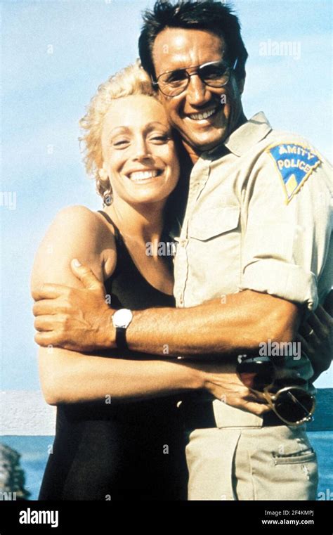 ROY SCHEIDER and LORRAINE GARY in JAWS (1975), directed by STEVEN SPIELBERG. Credit: Zanuck ...