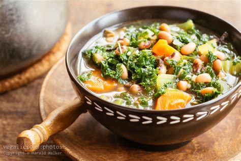 Black-eyed Peas and Kale Soup – vegalicious.photos