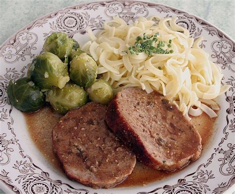 German Meatloaf Classic Recipe from Germany • Best German Recipes | Hackbraten, Rezeptideen, Rezepte