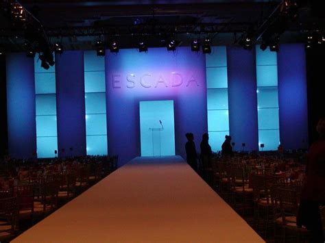 Lighting/backdrop before the show starts | Fashion show design, Design ...