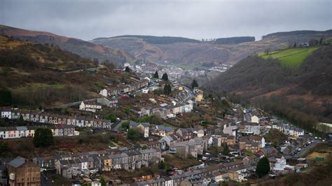 South Wales earthquake: 'Whole houses shake' as 3.8 magnitude tremor hits region