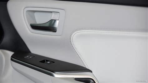 2015 Toyota Camry - Interior Detail | Caricos