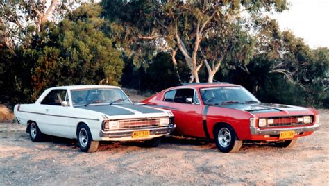 Aussie Old Parked Cars: 1971 Chrysler VG Valiant Pacer Hardtop & VH Valiant Charger R/T E37