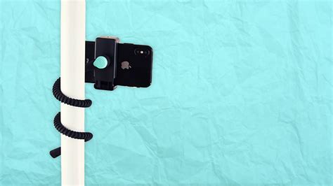 This Flexible Phone Mount Is Actually Great For Solo Photos