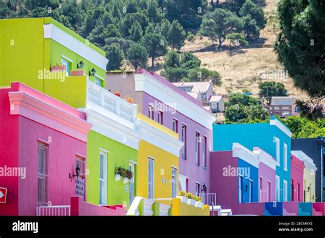 Colorful houses in the Bo-Kaap neighborhood in Cape Town, South Africa ...