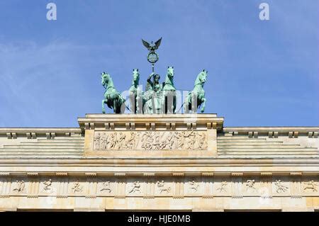 The iconic Brandenburg Gate with a chariot and horses on top of the ...