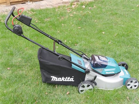 Makita Cordless Lawn Mower - Tools In Action - Power Tool Reviews