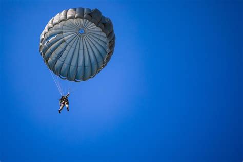 Premium Photo | Static line parachute