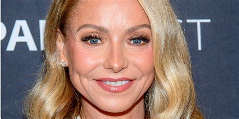 Kelly Ripa's Breathtaking Christmas Tree Makes Its Instagram Debut: 'She's Dressed to Impress'