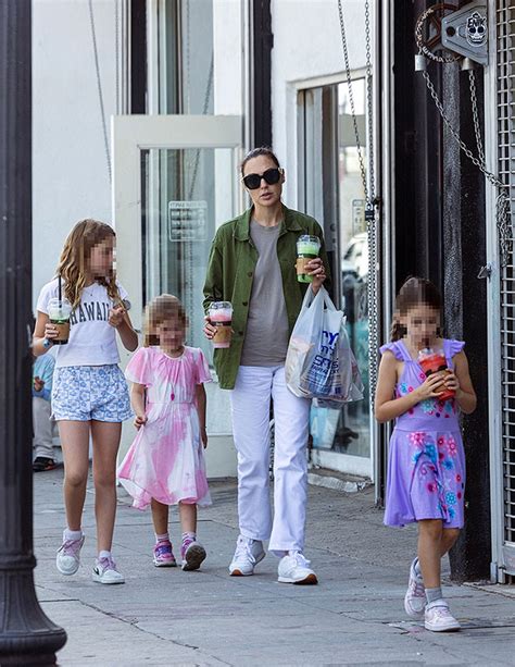 Gal Gadot & Daughters Alma, 10, & Maya, 5, Stay Cool As They Grab Ice ...