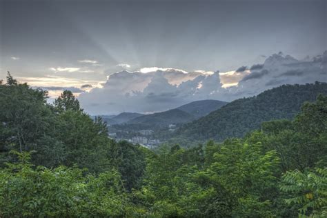 Cloudy spring morning sunrise over Gatlinburg | Gatlinburg hotels ...