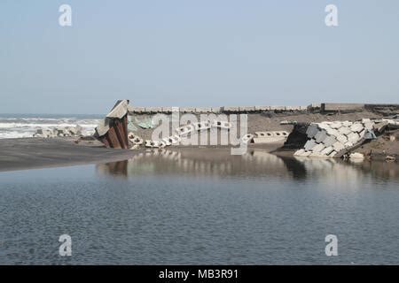 Images of the aftermath of the Great Tohoku Earthquake and Tsunami ...