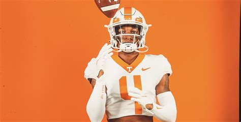 Tennessee assistants check on four-star Vols wide receiver commitment