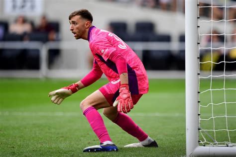 Incoming Arsenal signing keeps another international clean sheet